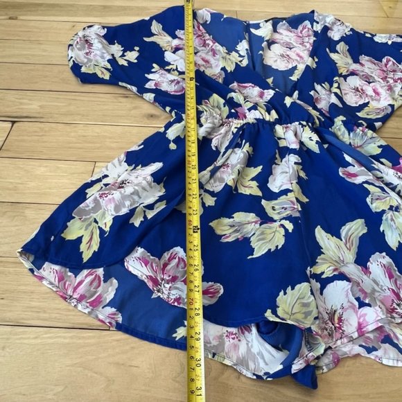 ASTR The Label Surplice cold shoulder v-neckline floral romper size M - Picture 9 of 11